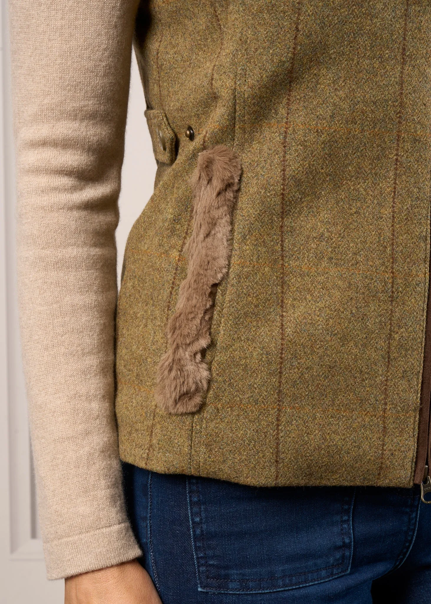 Combrook Ladies Tweed Gilet In Grove - Regular Fit